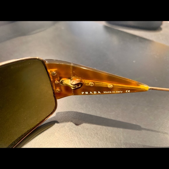 PRADA - Mens sunglasses. In great condition! Gold frame with tinted brown lens. - Picture 4 of 6